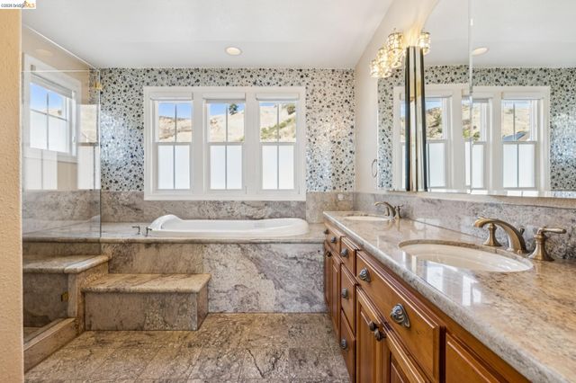 214 Seaview Dr, Richmond, CA 94801