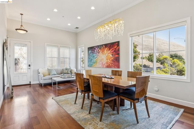 214 Seaview Dr, Richmond, CA 94801
