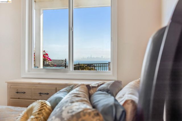 214 Seaview Dr, Richmond, CA 94801