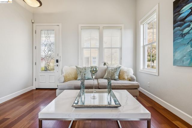214 Seaview Dr, Richmond, CA 94801