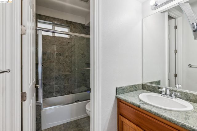 214 Seaview Dr, Richmond, CA 94801