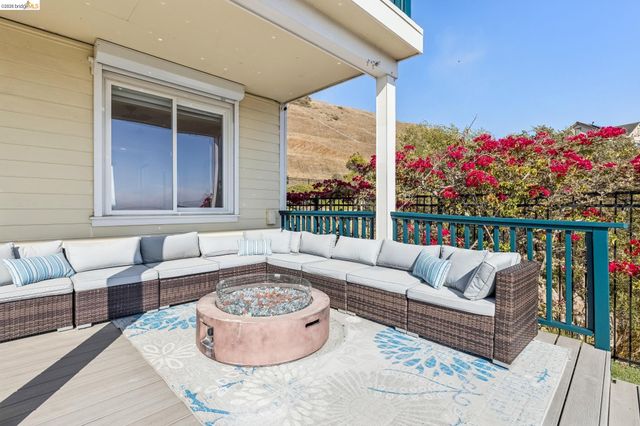 214 Seaview Dr, Richmond, CA 94801
