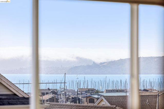 214 Seaview Dr, Richmond, CA 94801