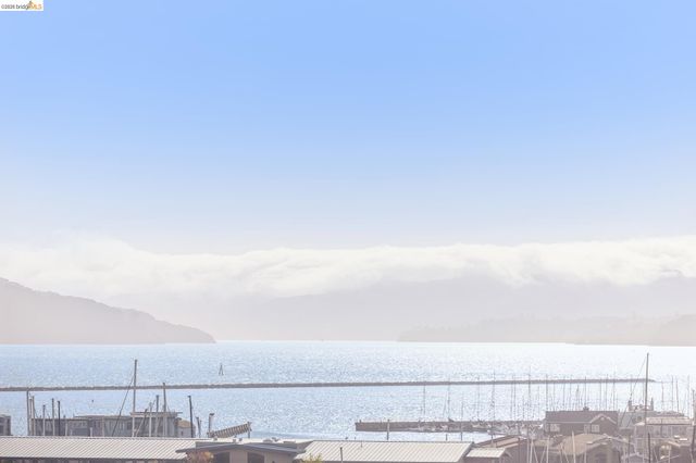 214 Seaview Dr, Richmond, CA 94801