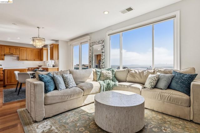 214 Seaview Dr, Richmond, CA 94801