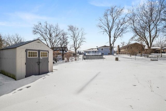 943 Pawnee Drive, Crown Point, IN 46307