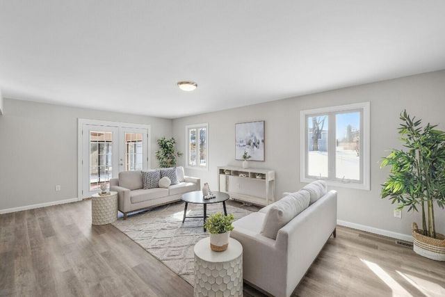 943 Pawnee Drive, Crown Point, IN 46307