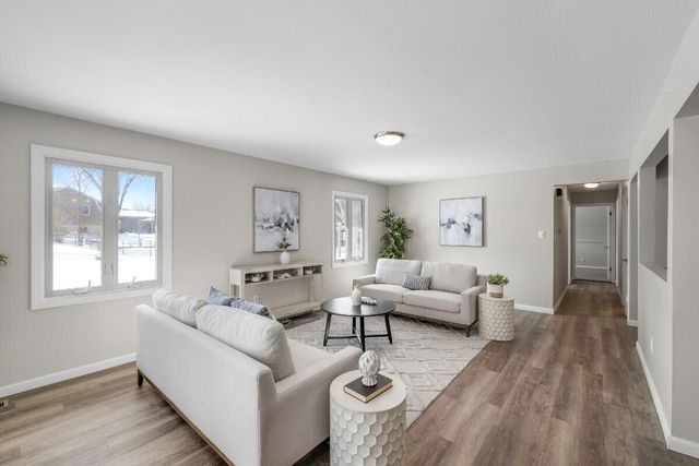 943 Pawnee Drive, Crown Point, IN 46307