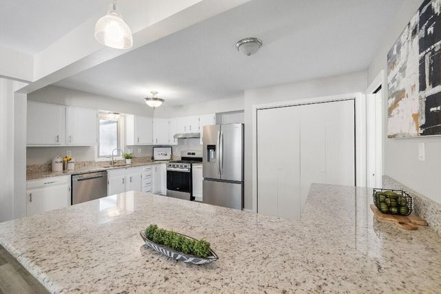 943 Pawnee Drive, Crown Point, IN 46307