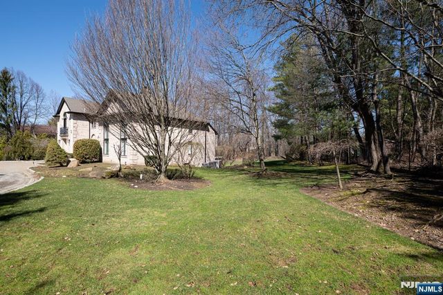 250 Truman Drive, Cresskill, NJ 07626