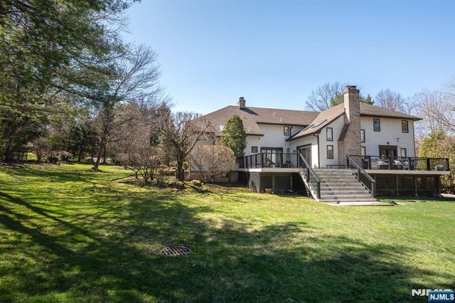 250 Truman Drive, Cresskill, NJ 07626