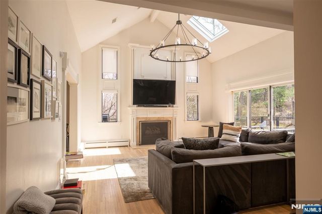 250 Truman Drive, Cresskill, NJ 07626