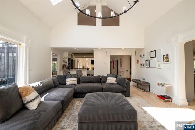 250 Truman Drive, Cresskill, NJ 07626