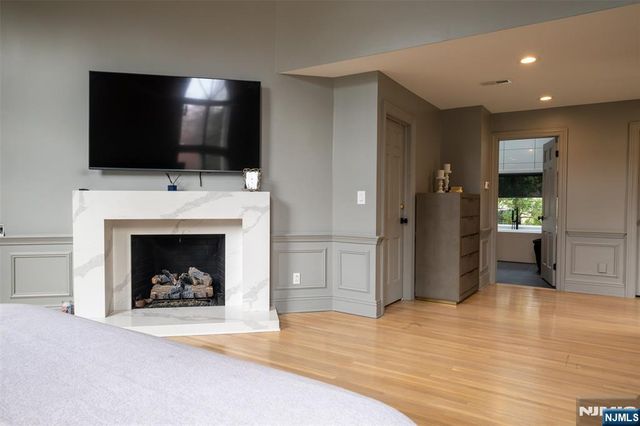 250 Truman Drive, Cresskill, NJ 07626