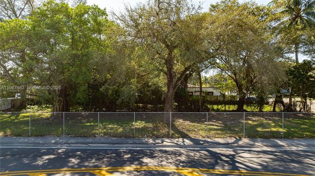 2226 NW 46th St, Miami, FL 33142