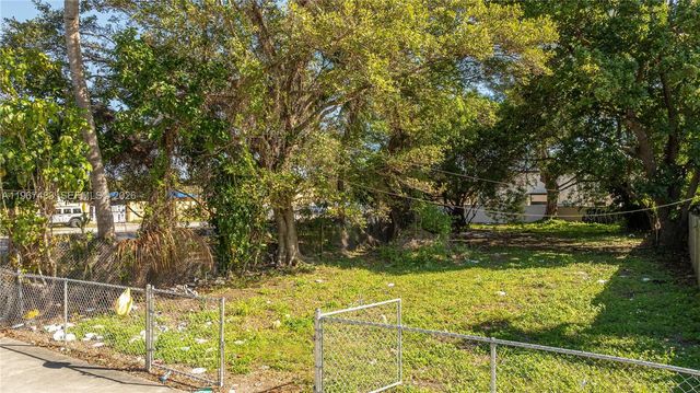 2226 NW 46th St, Miami, FL 33142