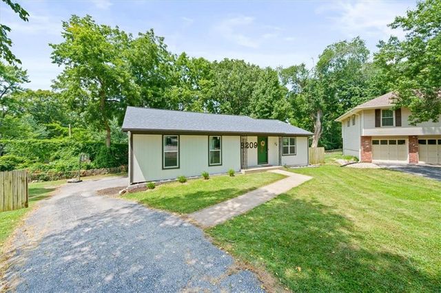 8209 W 56th Terrace, Merriam, KS 66202