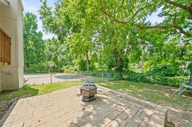 8209 W 56th Terrace, Merriam, KS 66202
