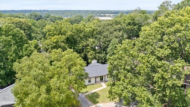 8209 W 56th Terrace, Merriam, KS 66202
