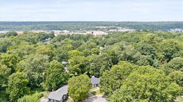 8209 W 56th Terrace, Merriam, KS 66202