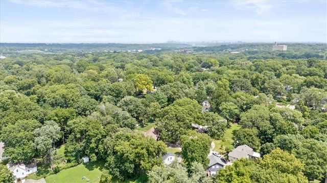 8209 W 56th Terrace, Merriam, KS 66202