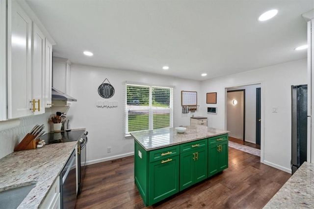 8209 W 56th Terrace, Merriam, KS 66202