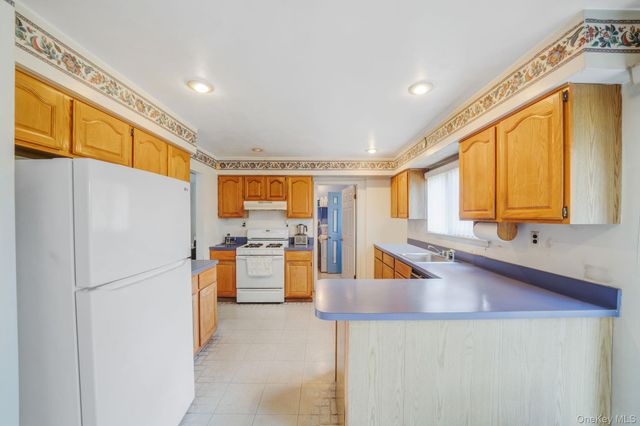 75 2nd Place, Central Islip, NY 11722