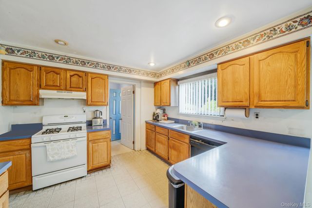 75 2nd Place, Central Islip, NY 11722