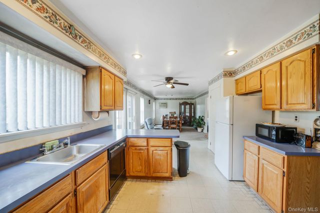75 2nd Place, Central Islip, NY 11722