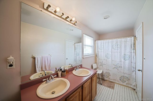 75 2nd Place, Central Islip, NY 11722