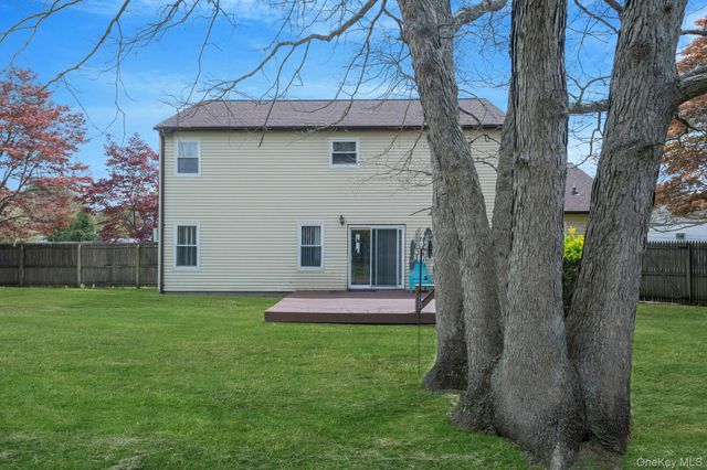 75 2nd Place, Central Islip, NY 11722