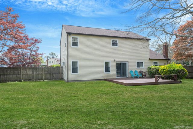 75 2nd Place, Central Islip, NY 11722