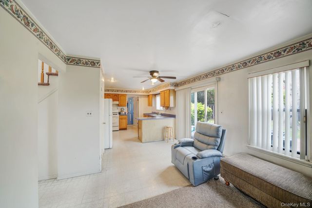 75 2nd Place, Central Islip, NY 11722
