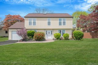 75 2nd Place, Central Islip, NY 11722