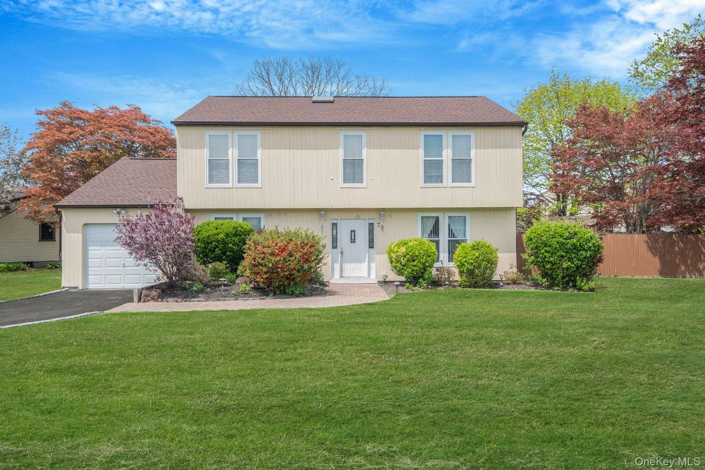 75 2nd Place, Central Islip, NY 11722