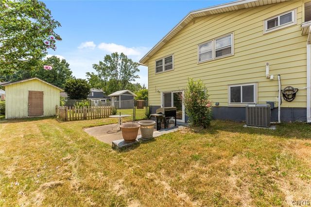 125 Colony Park Drive, Salina, NY 13088
