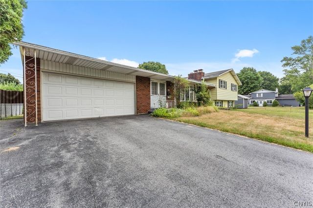 125 Colony Park Drive, Salina, NY 13088