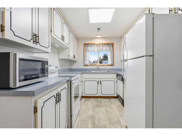 1720 JANSEN Way, Woodburn, OR 97071