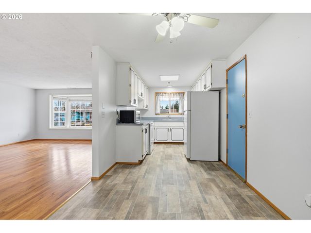 1720 JANSEN Way, Woodburn, OR 97071