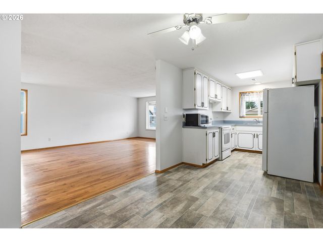 1720 JANSEN Way, Woodburn, OR 97071