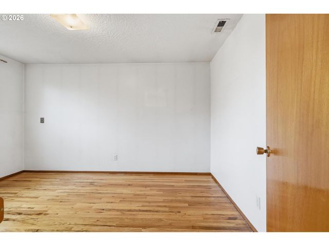 1720 JANSEN Way, Woodburn, OR 97071