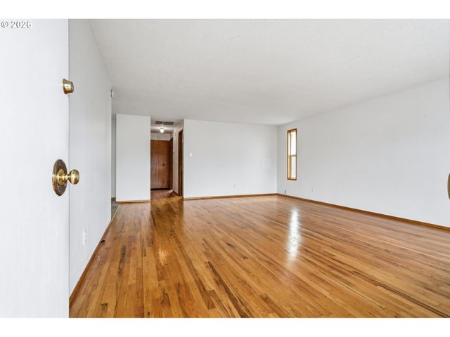 1720 JANSEN Way, Woodburn, OR 97071