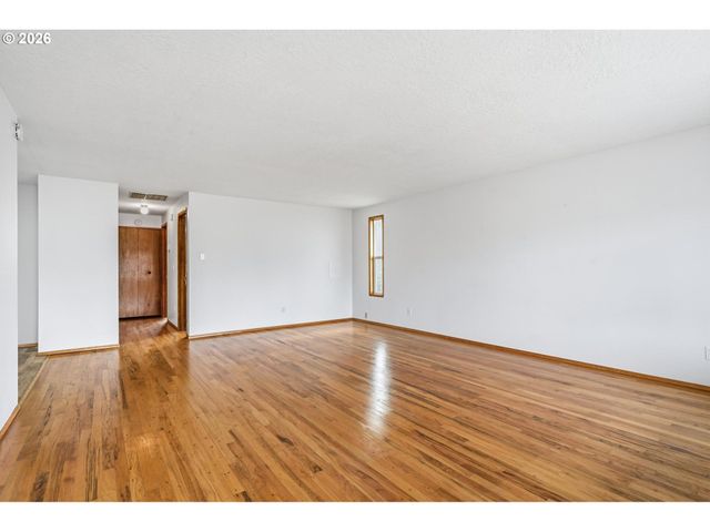 1720 JANSEN Way, Woodburn, OR 97071