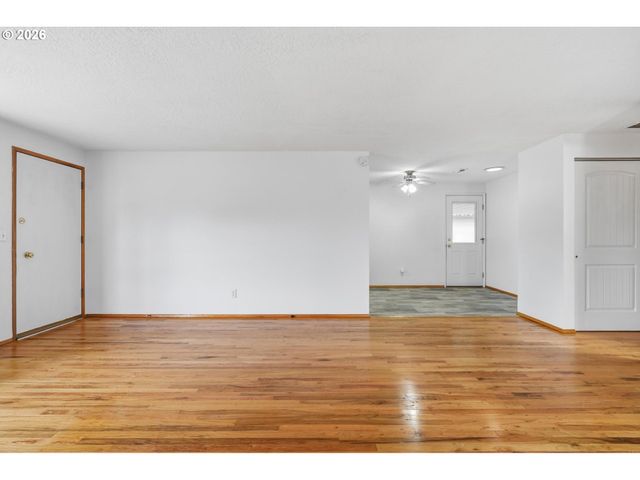 1720 JANSEN Way, Woodburn, OR 97071