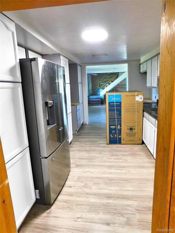 2780 W Clarkston Road, Lake Orion, MI 48362