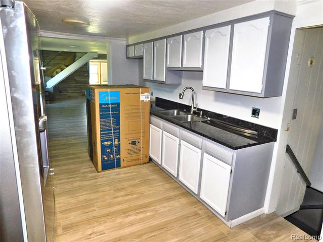 2780 W Clarkston Road, Lake Orion, MI 48362