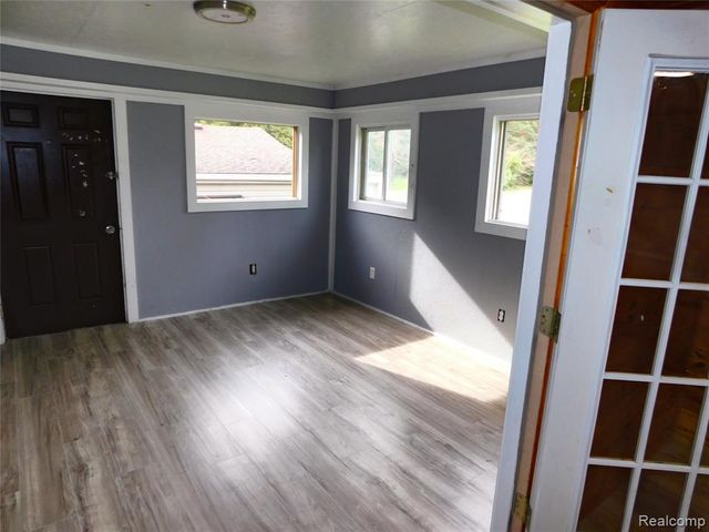 2780 W Clarkston Road, Lake Orion, MI 48362