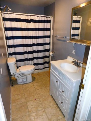2780 W Clarkston Road, Lake Orion, MI 48362