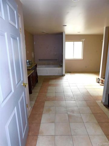 2780 W Clarkston Road, Lake Orion, MI 48362