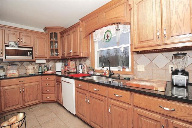 33670 SE 31 Highway, Kincaid, KS 66039